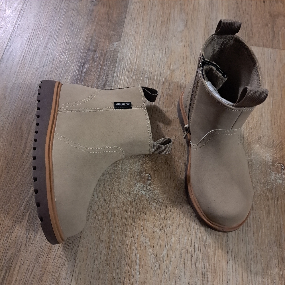 H&M Kid's Tan Ankle Boots Waterproof Sturdy Lug Sole Toddler Size 12